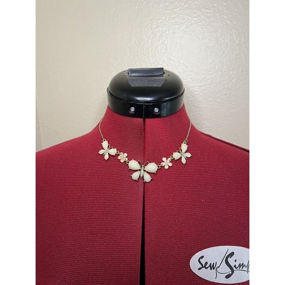 Gold Tone Rhinestones Butterfly Flowers‎ Statement Necklace - Picture 2 of 9